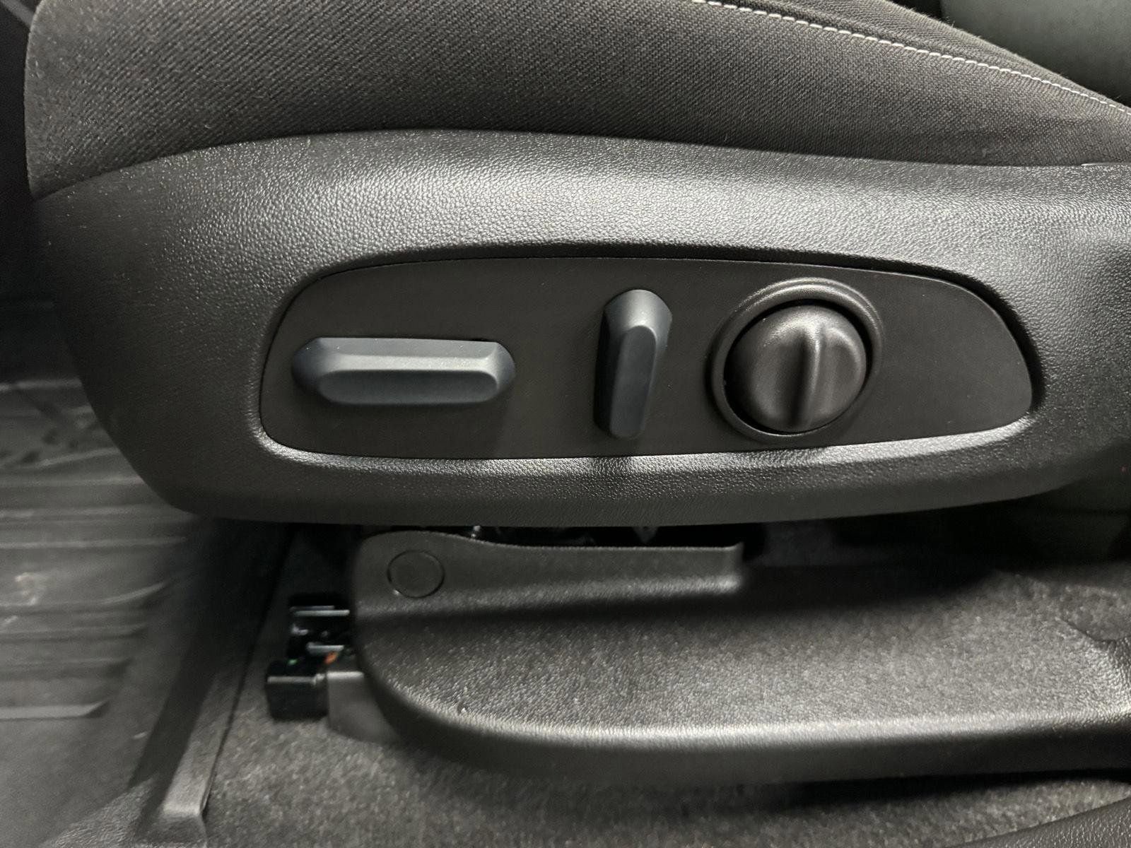 Used 2025 Chevrolet Blazer LT w/ Driver Confidence Package image 18