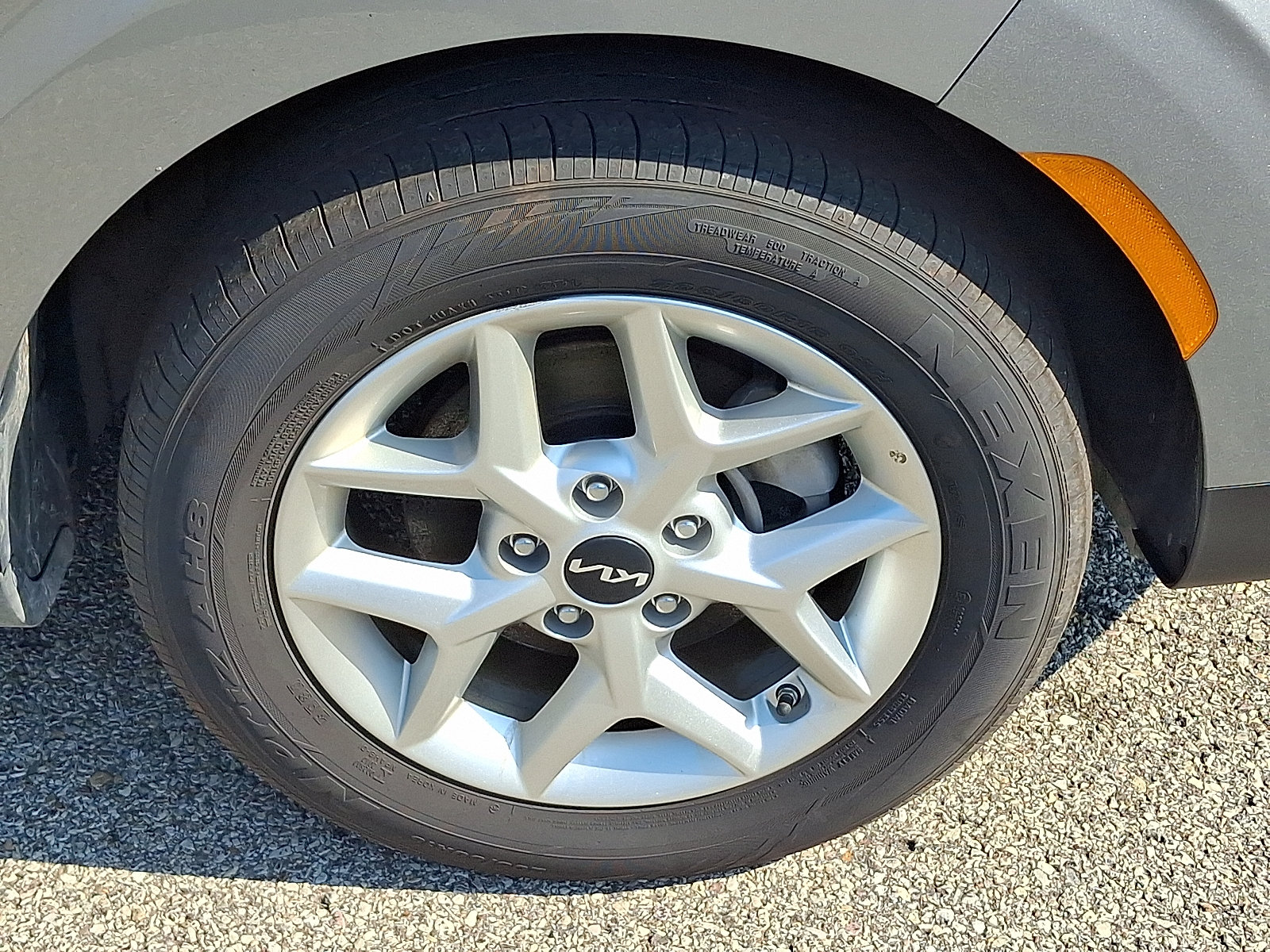 Used 2025 Kia Soul LX w/ LX Technology Package FWD image 8