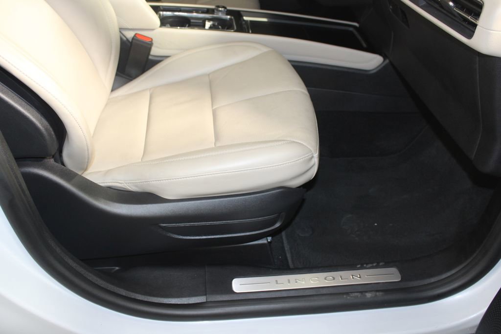 Used 2025 Lincoln Corsair Grand Touring w/ Equipment Group 301A AWD/4WD image 11