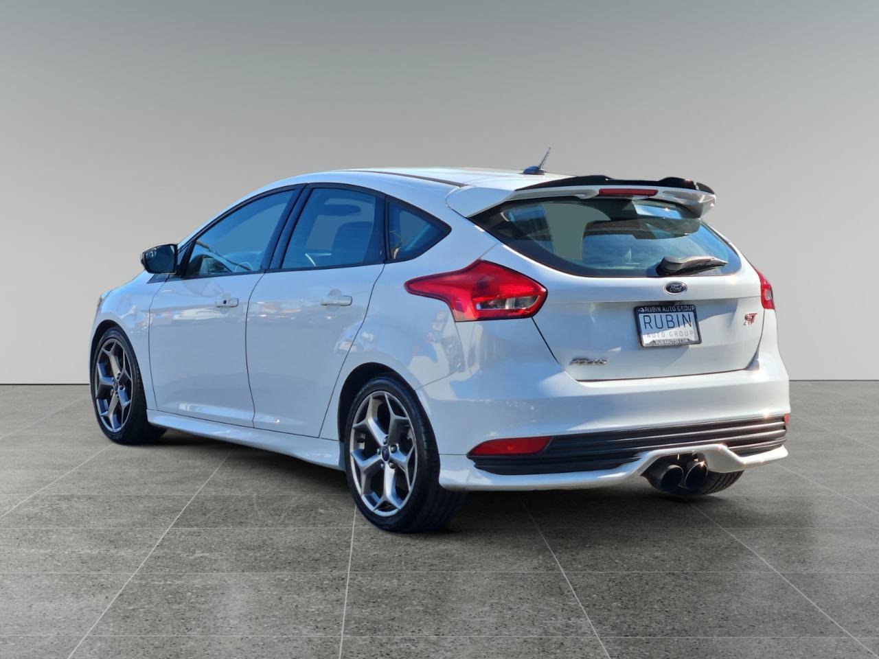 Used 2018 Ford Focus ST FWD image 5