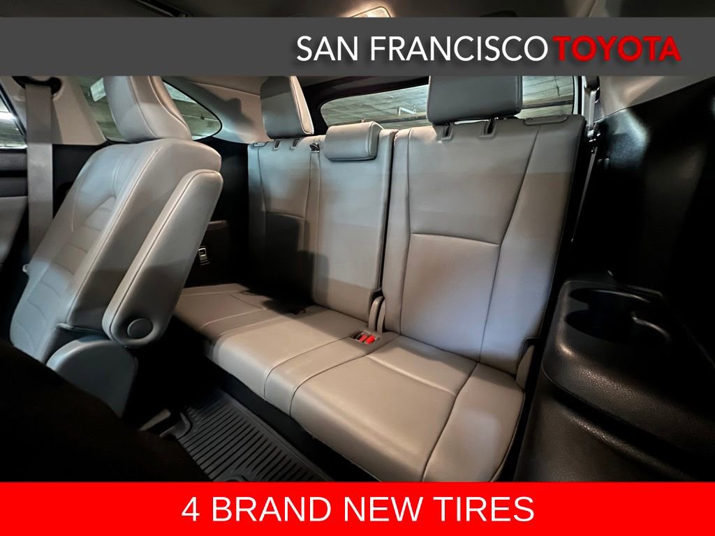 Used 2022 Toyota Highlander XLE AWD/4WD image 18