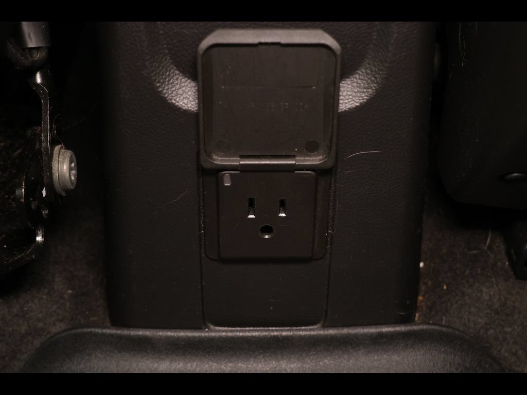 Used 2018 Buick Encore Essence FWD image 24