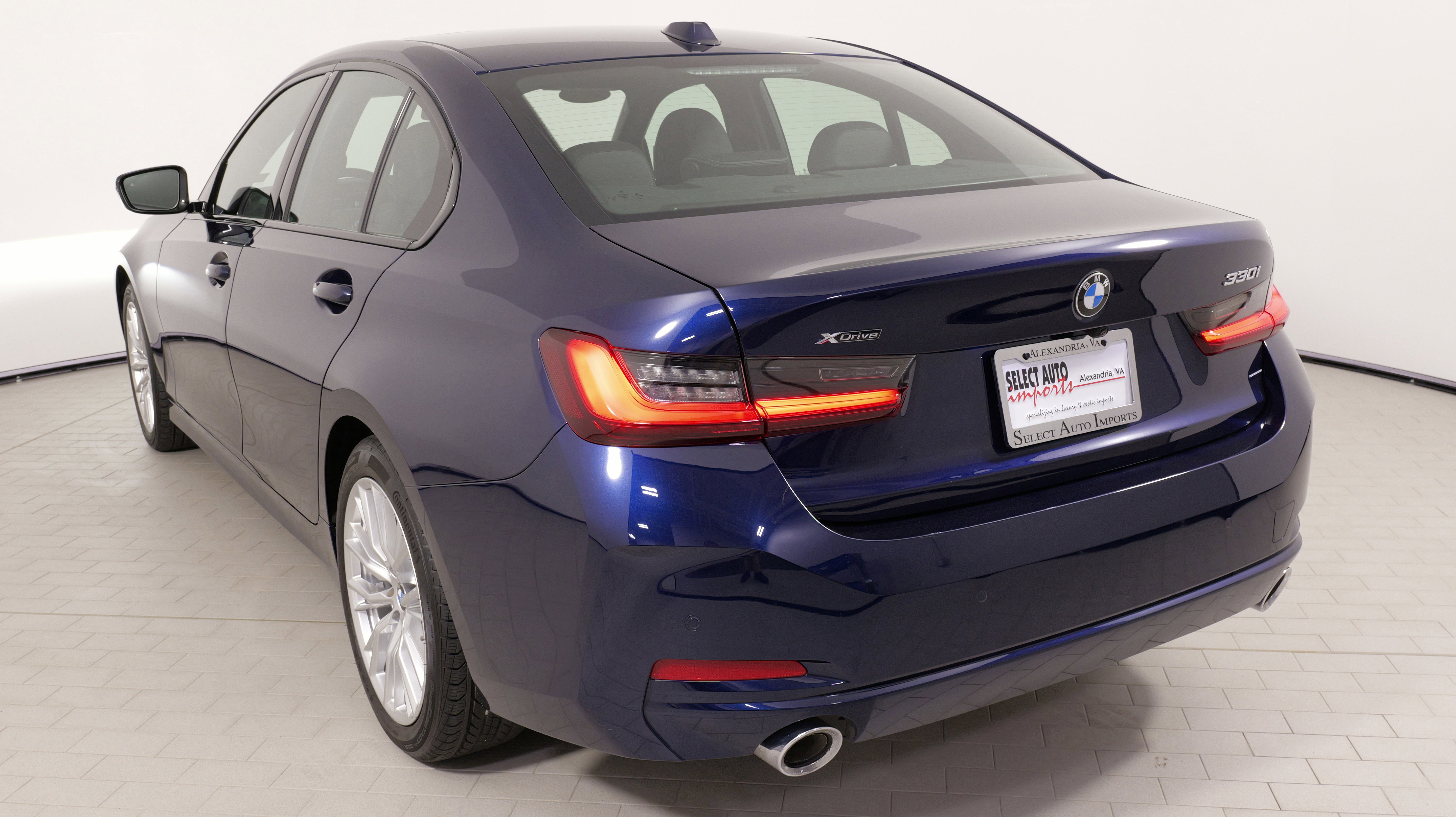 Used 2023 BMW 330i xDrive Sedan w/ Driving Assistance Package image 12