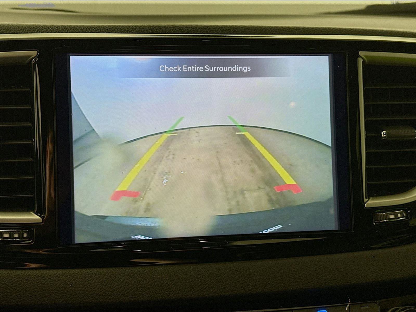 Used 2025 Chrysler Pacifica Select image 6