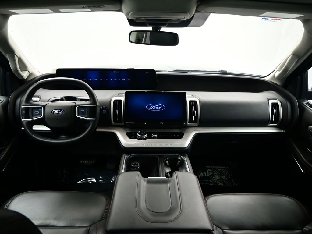 Used 2025 Ford Expedition Active RWD image 8