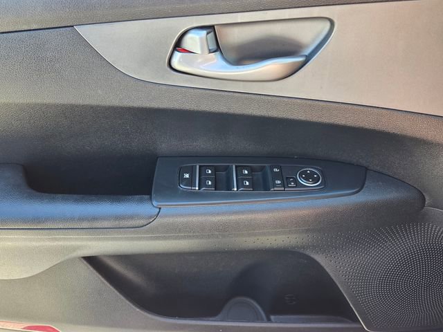 Used 2020 Kia Forte LXS FWD image 30