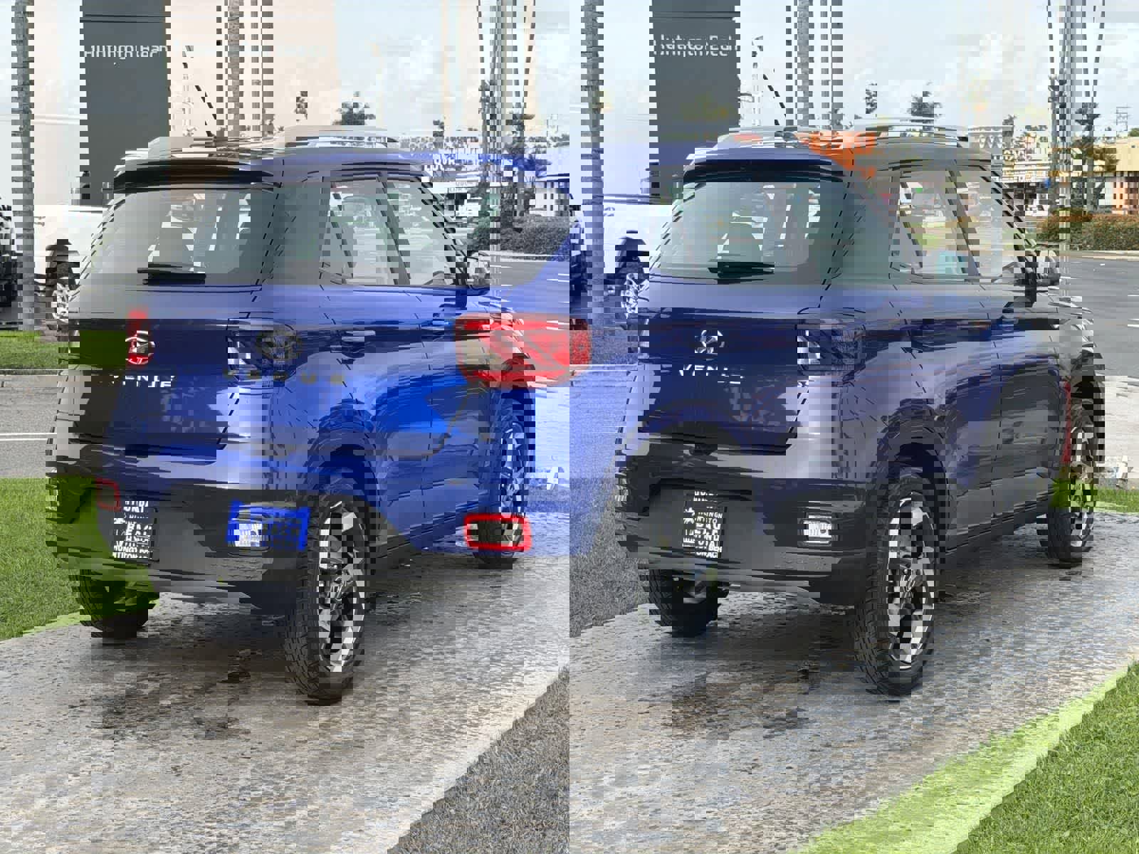 Used 2023 Hyundai Venue SEL w/ Cargo Package image 6