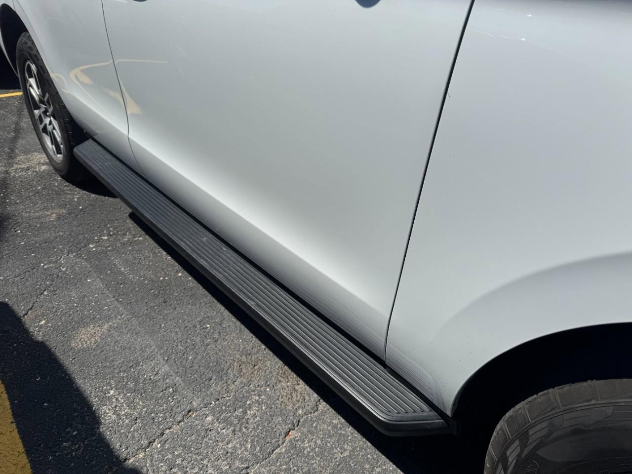 Used 2025 Ford Expedition Active AWD/4WD image 6