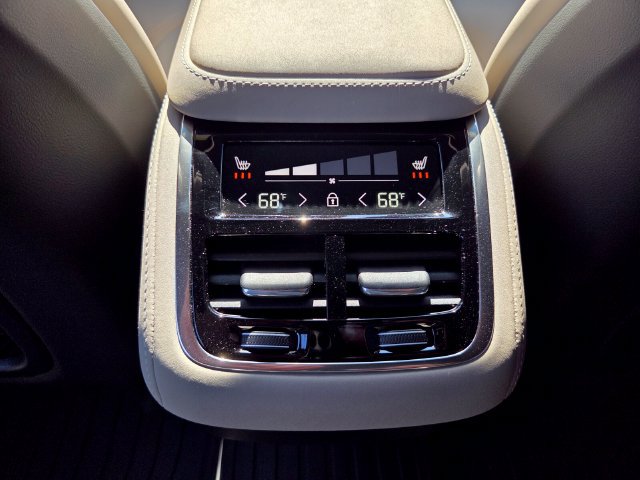 New 2027 Volvo XC90 B6 Plus AWD/4WD image 15