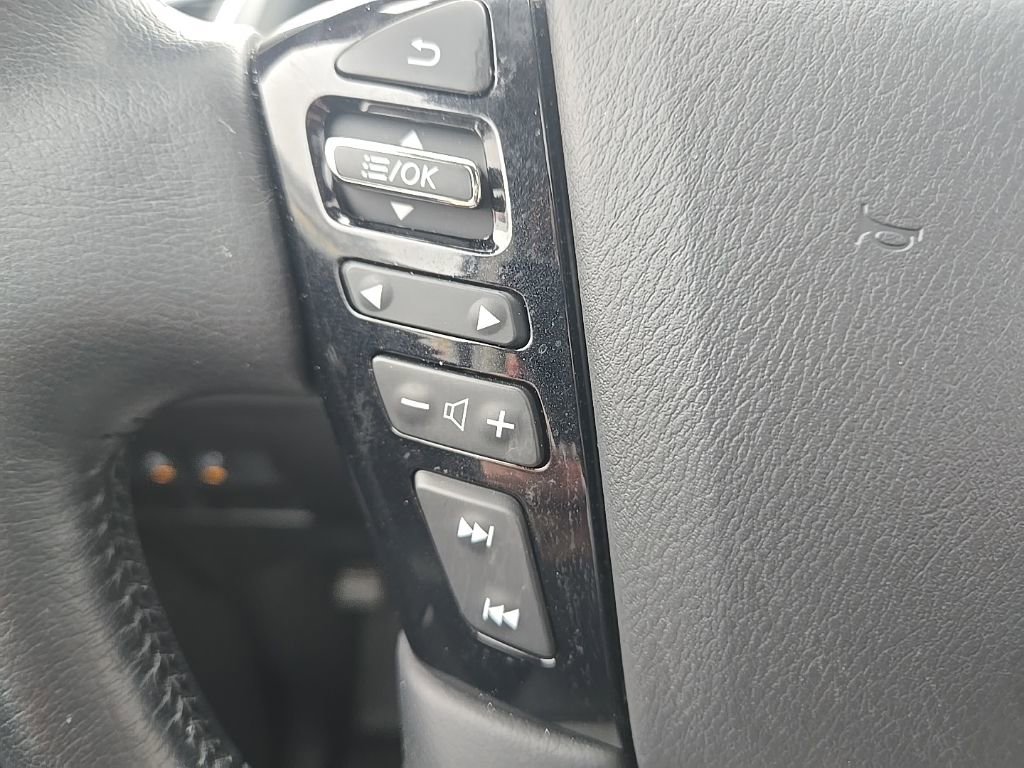 Used 2024 Nissan Armada SL w/ Captain's Chairs Package image 19