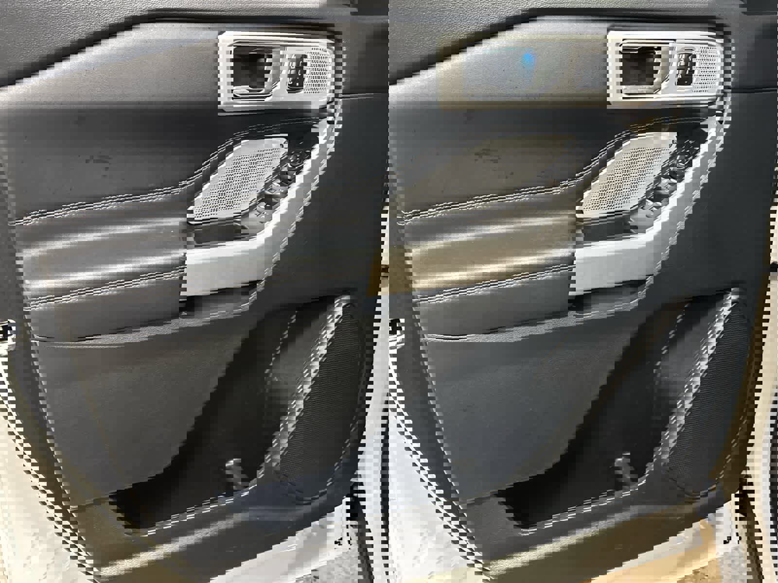 Used 2022 Ford Explorer Limited w/ Limited Technology Package image 22