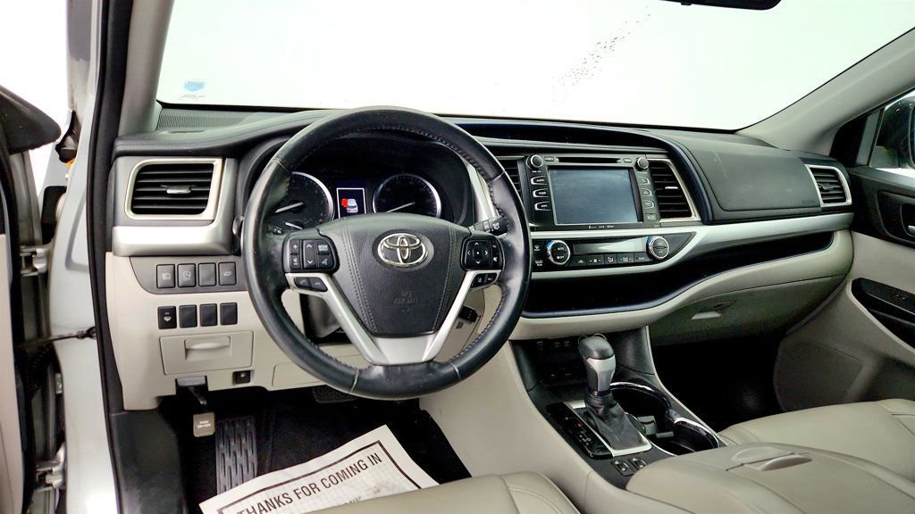 Used 2018 Toyota Highlander XLE FWD image 13