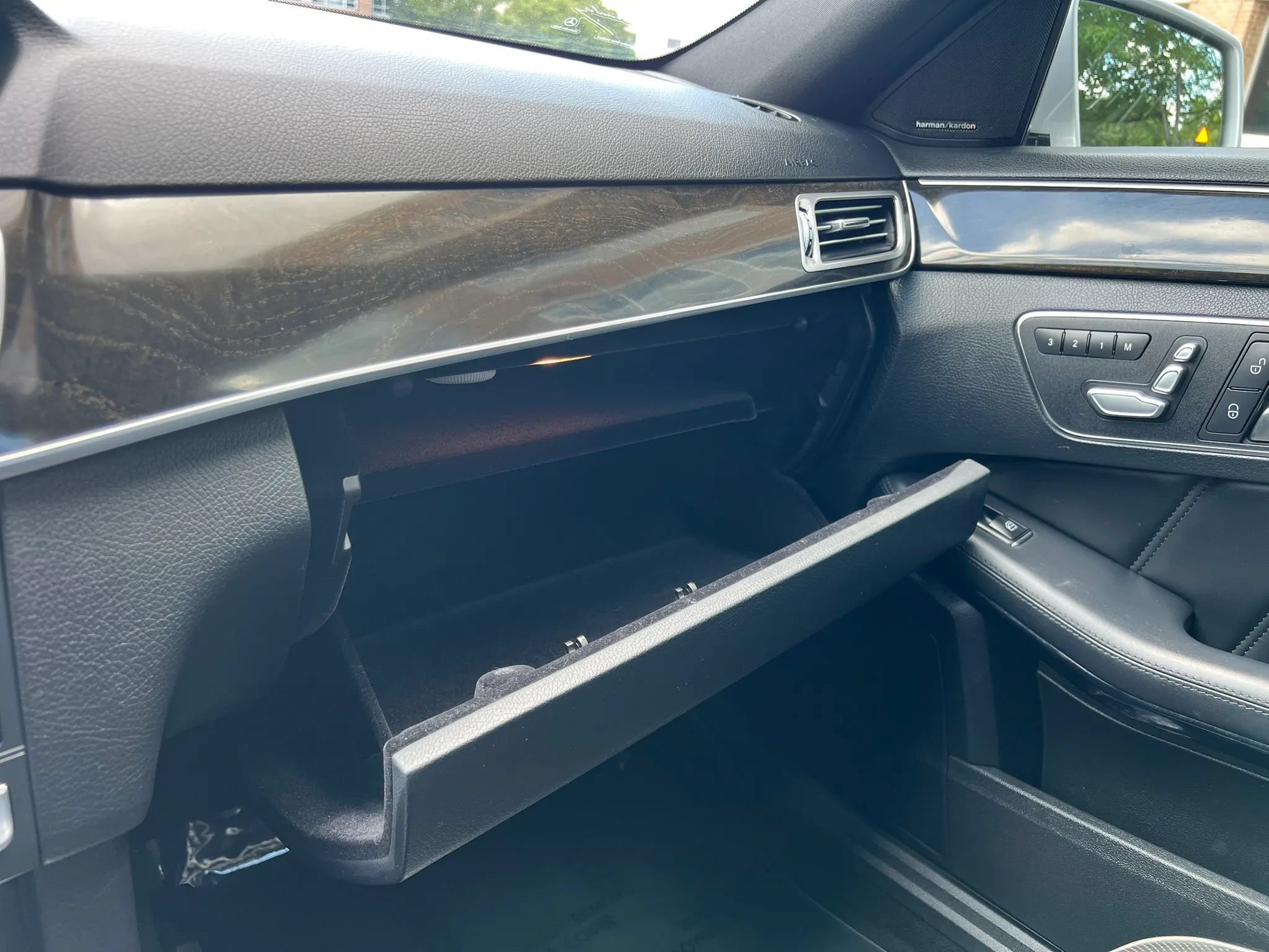 Used 2014 Mercedes-Benz E 550 4MATIC Sedan w/ Premium 1 Package image 31