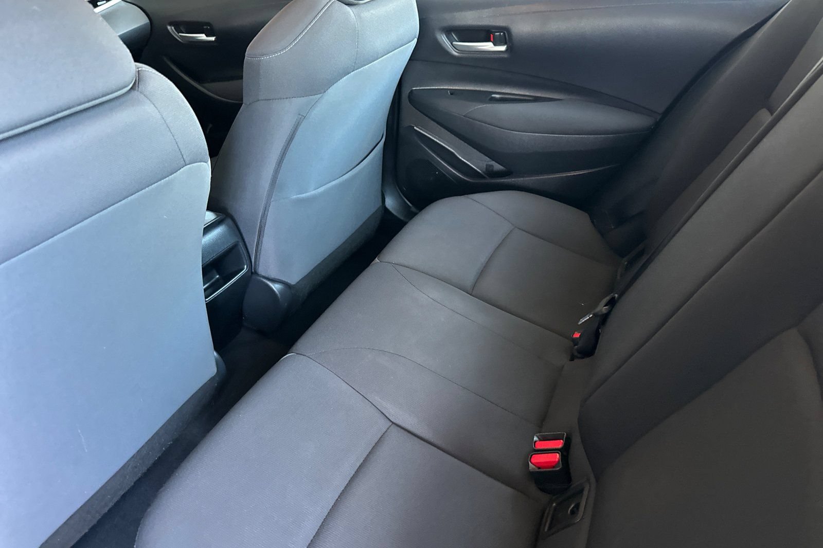 Used 2021 Toyota Corolla LE w/ Carpet Mat Package (TMS) FWD image 12