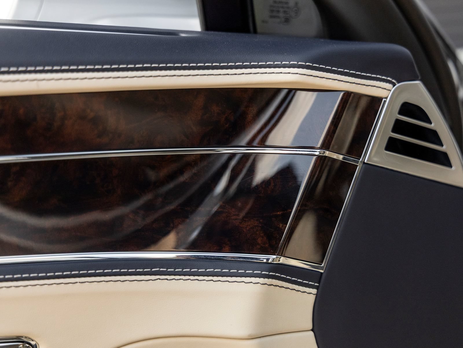 Used 2026 Bentley Flying Spur V8 AWD/4WD image 24