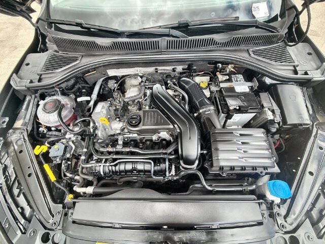 Used 2025 Volkswagen Jetta SE FWD image 28