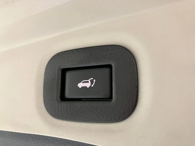 Used 2018 Nissan Rogue SV image 44