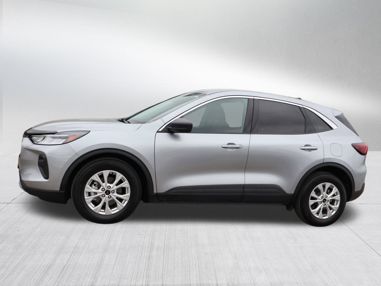 Used 2023 Ford Escape Active w/ Cold Weather Package image 4