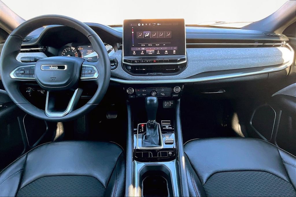 Used 2024 Jeep Compass Latitude image 16