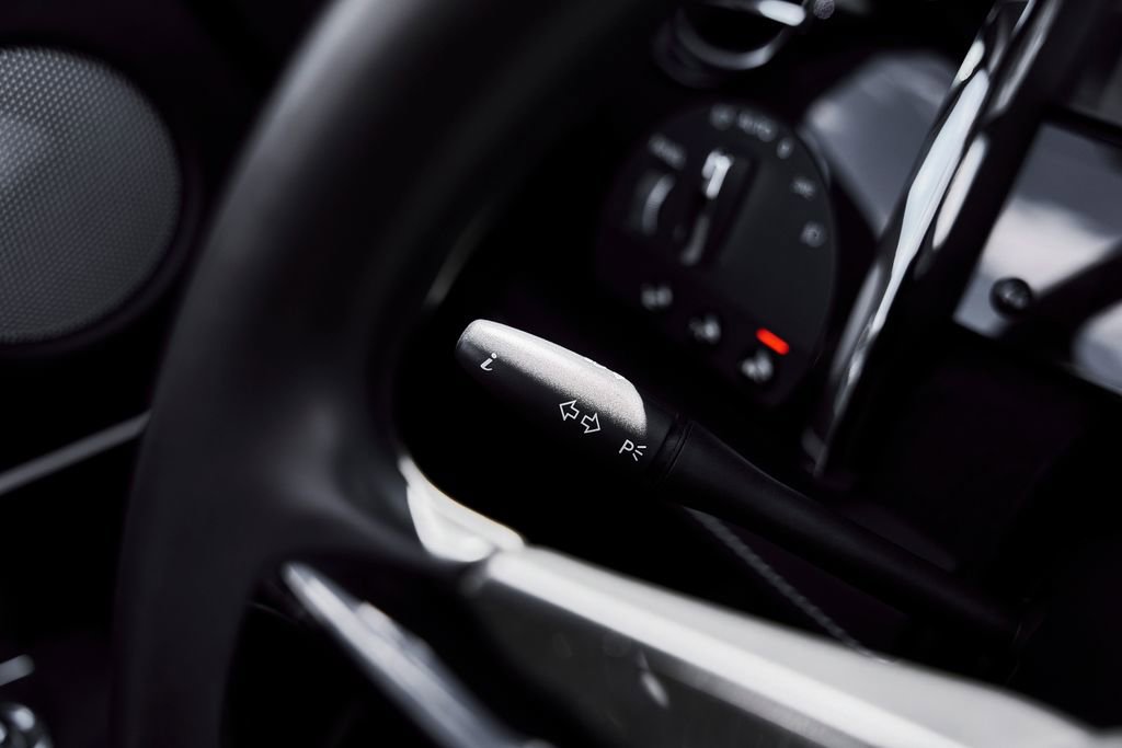 Used 2018 Rolls-Royce Dawn RWD image 50