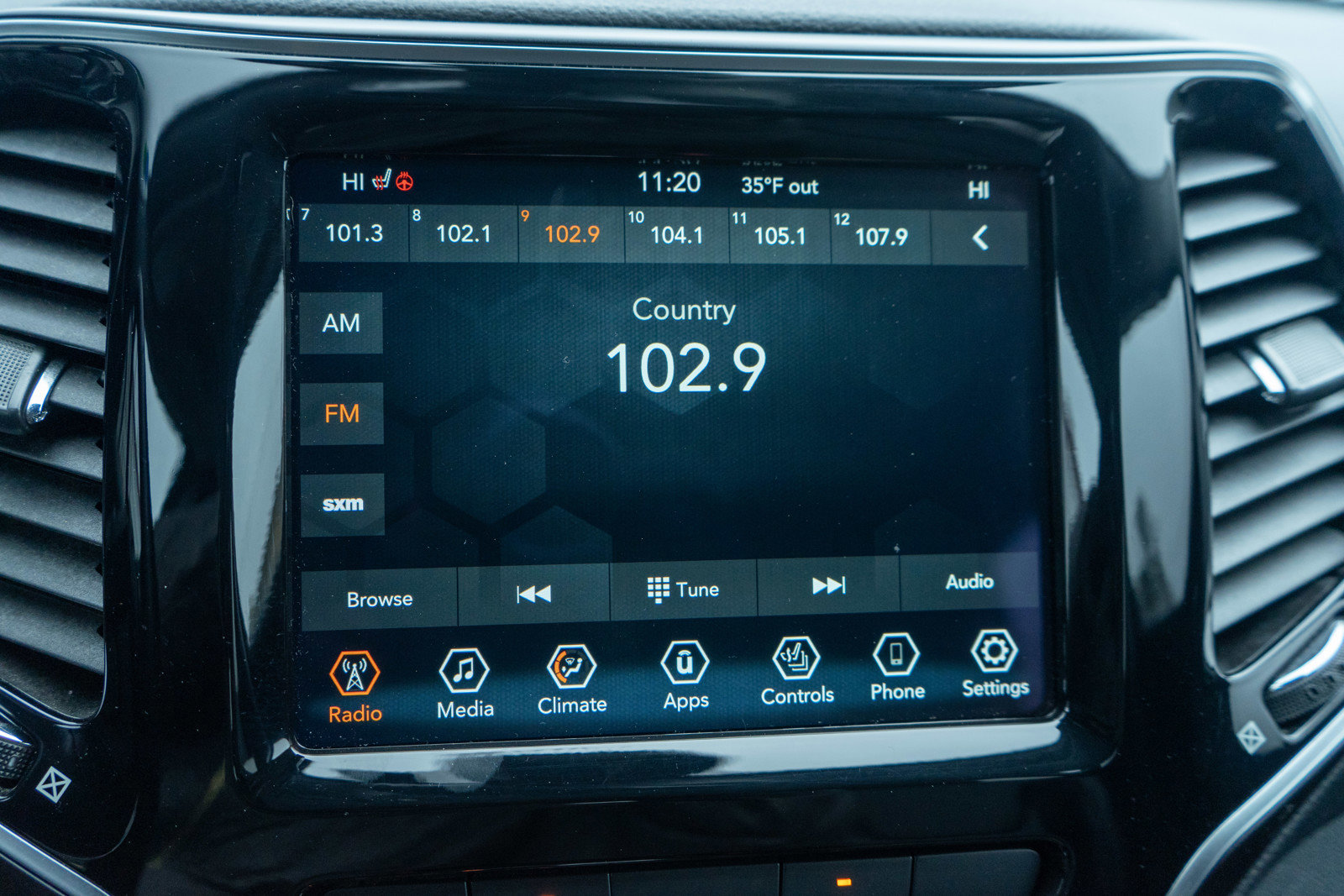 Used 2021 Jeep Cherokee Limited image 19