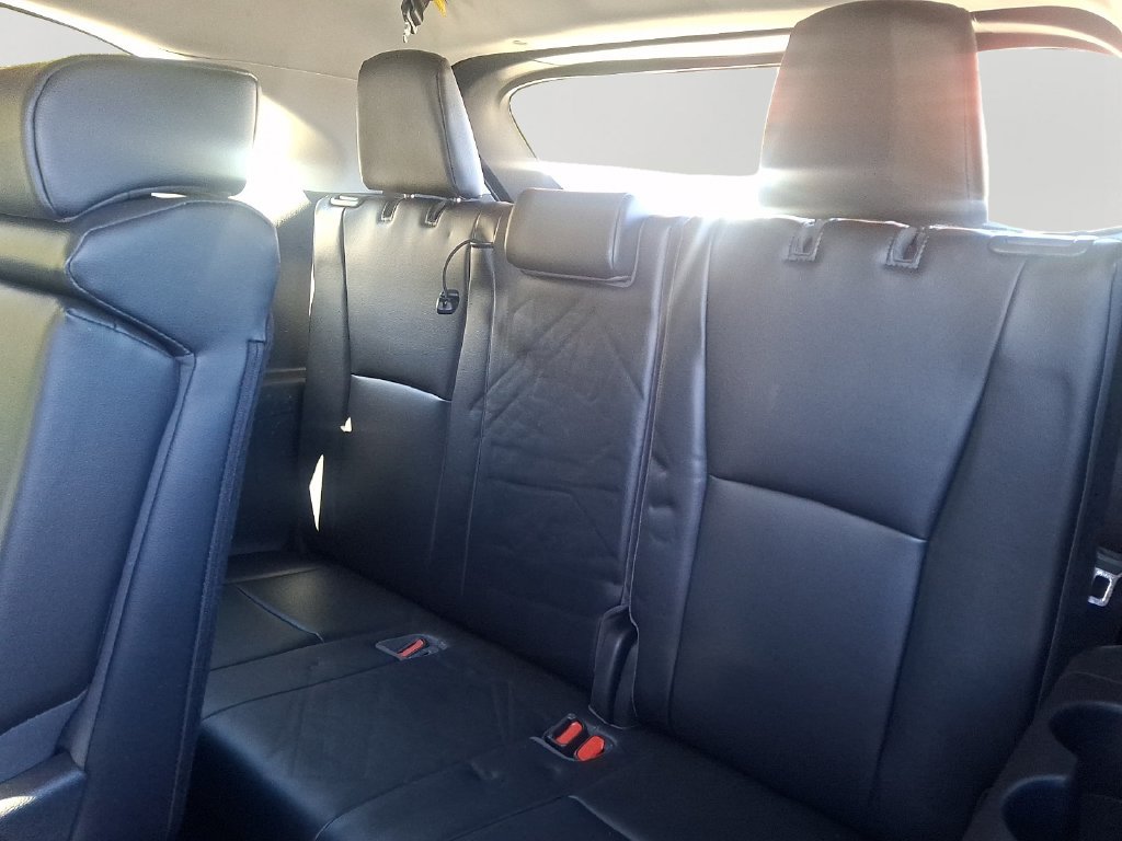 Used 2022 Toyota Highlander XLE AWD/4WD image 11