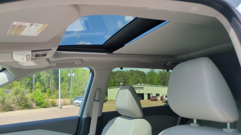 Used 2025 Nissan Rogue SL w/ Tech Package image 13