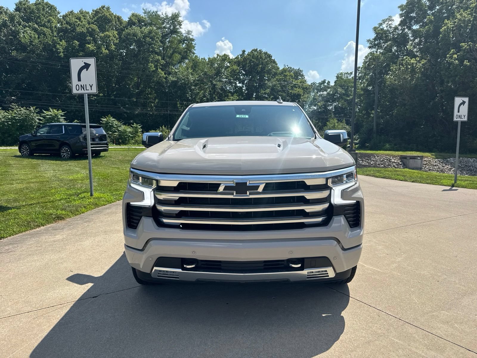 New 2026 Chevrolet Silverado 1500 High Country w/ Technology Package AWD/4WD image 2