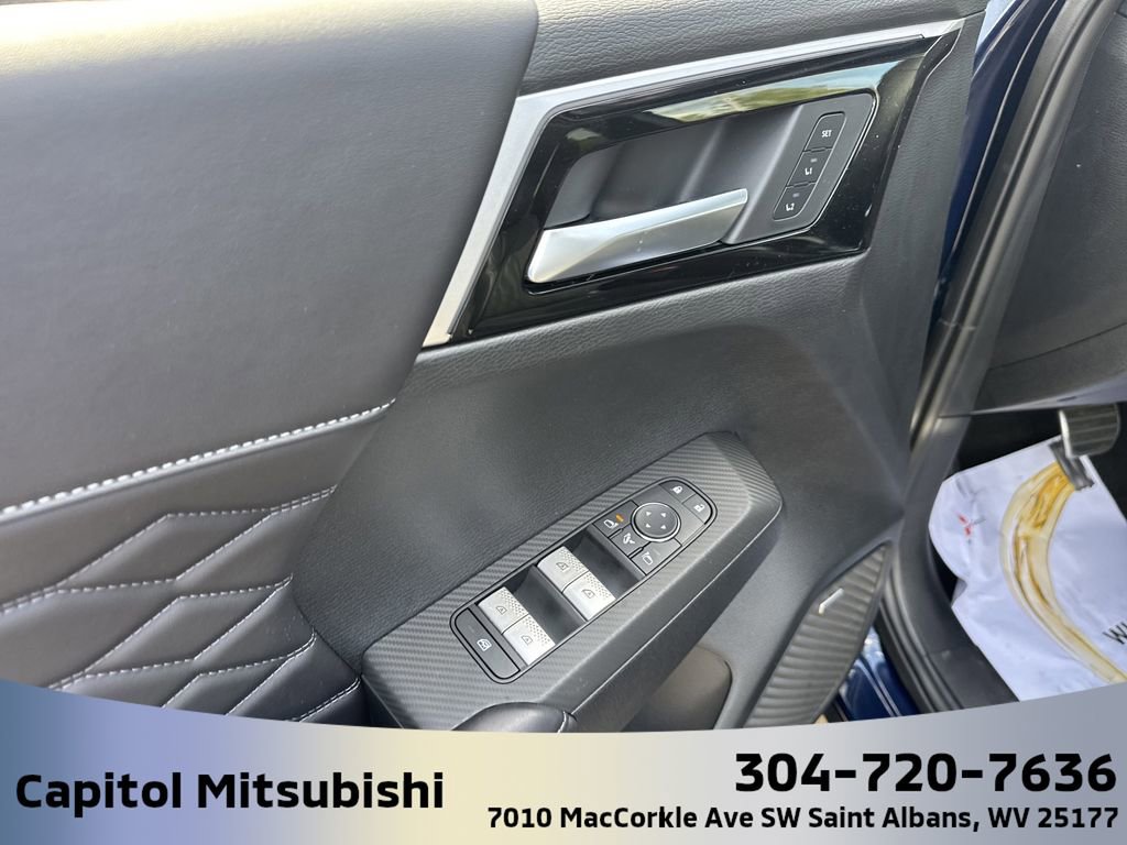 New 2025 Mitsubishi Outlander SEL image 17