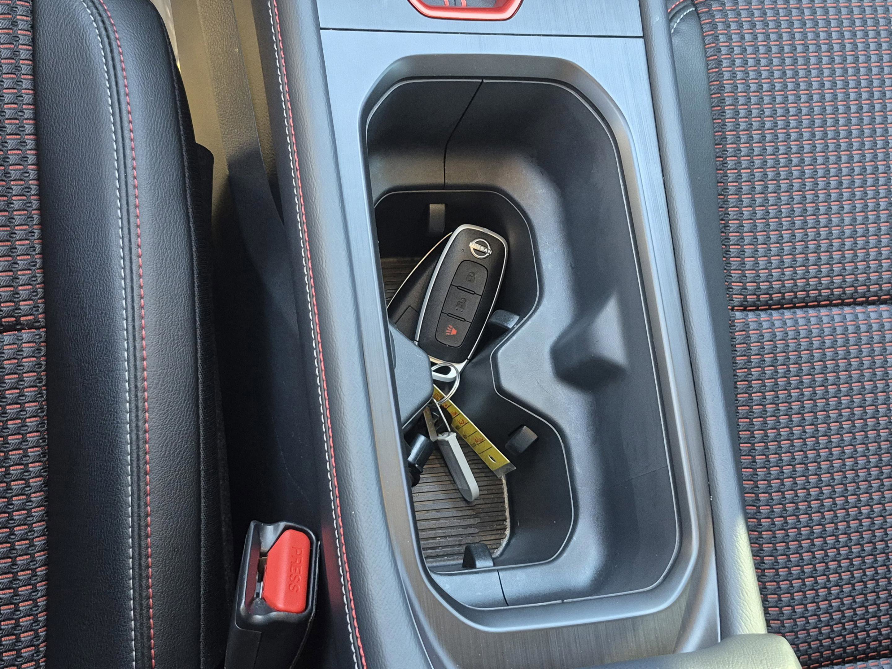 Certified 2025 Nissan Kicks SR FWD image 29