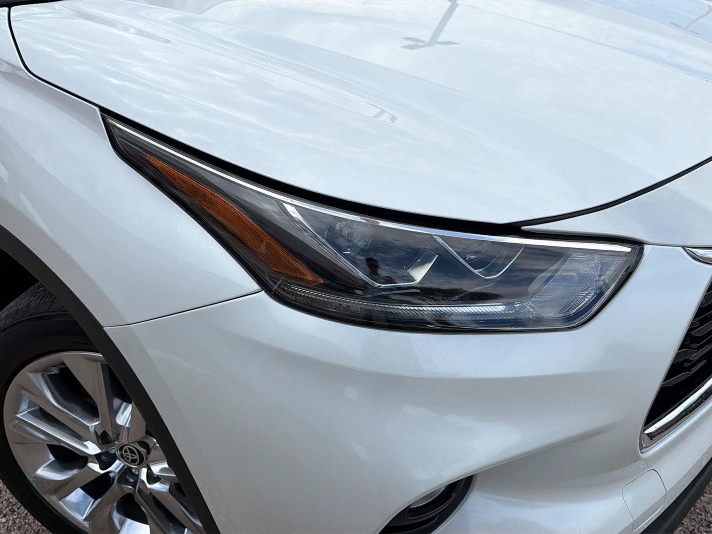 Used 2024 Toyota Highlander Limited AWD/4WD image 10