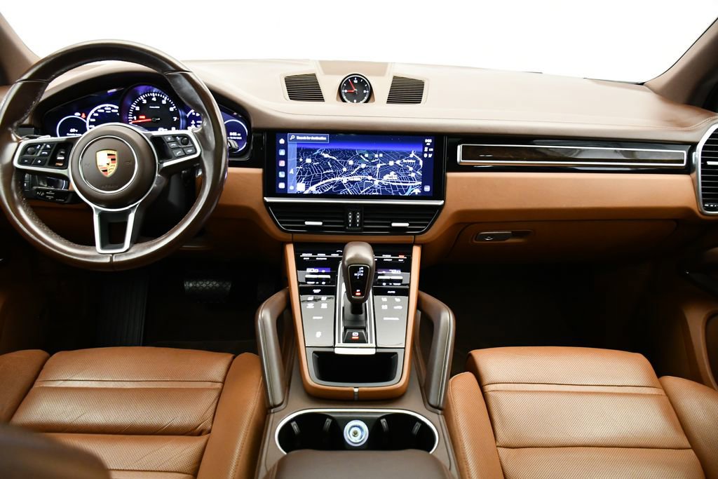 Used 2023 Porsche Cayenne Platinum Edition image 4