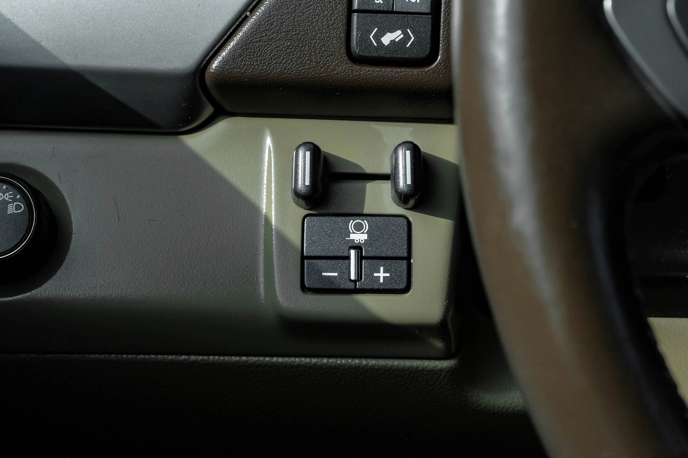 Used 2015 Chevrolet Suburban LTZ image 35