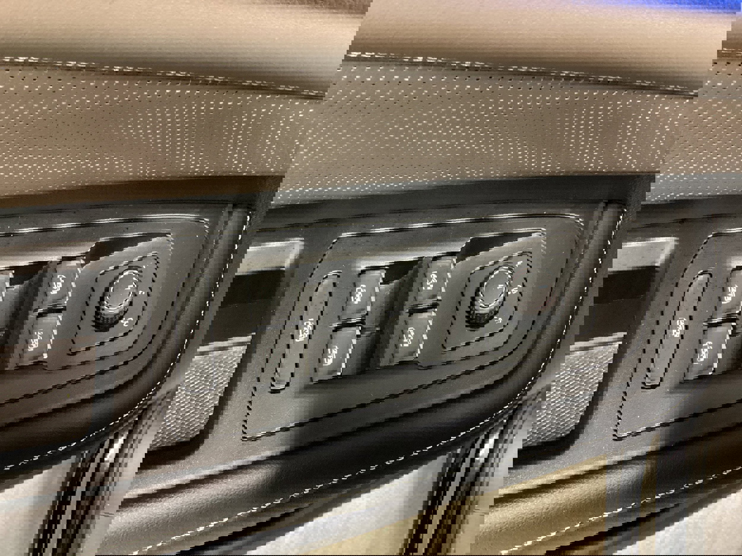 Used 2024 Volkswagen Atlas SEL image 12