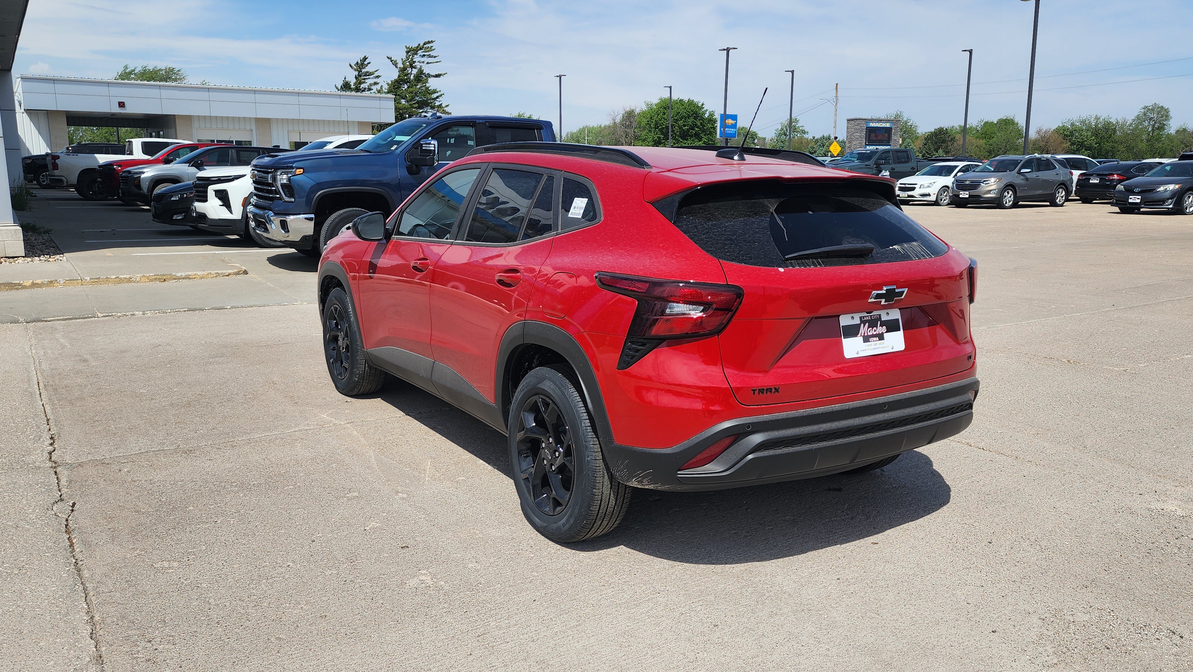 New 2026 Chevrolet Trax LT w/ Sunroof Package FWD image 7