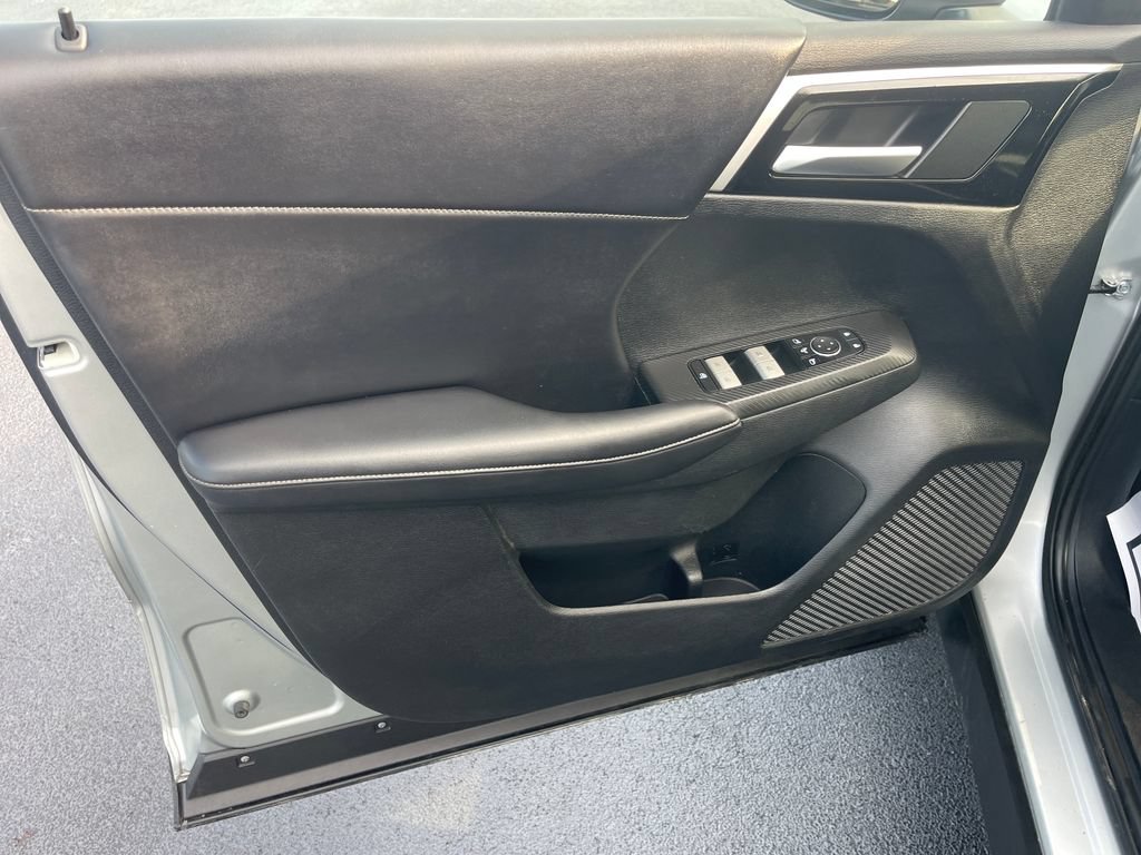 Used 2024 Mitsubishi Outlander SE AWD/4WD image 12