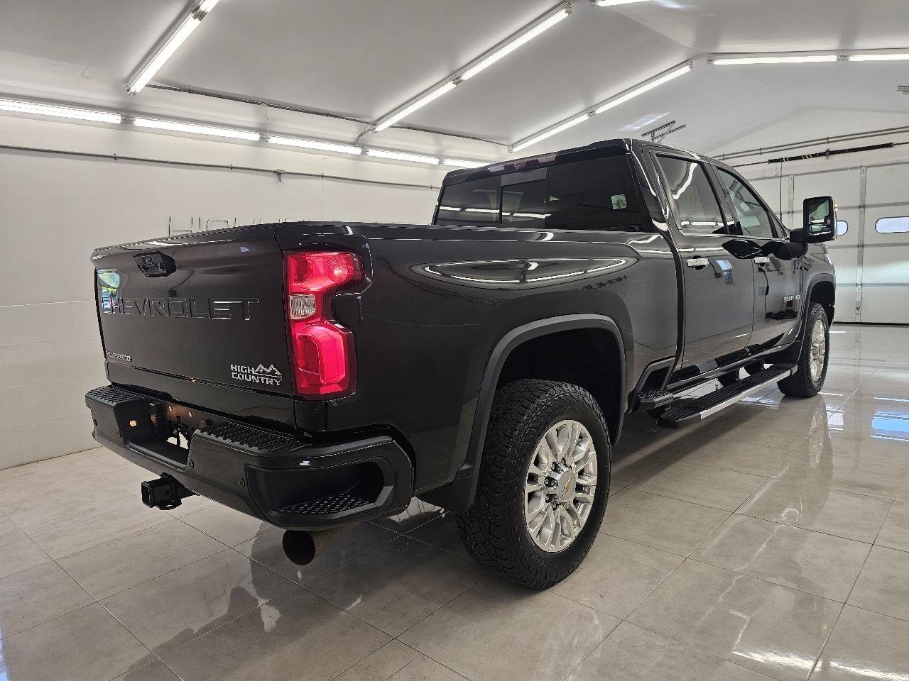 Used 2023 Chevrolet Silverado 3500 High Country w/ Z71 Off-Road Package AWD/4WD image 4