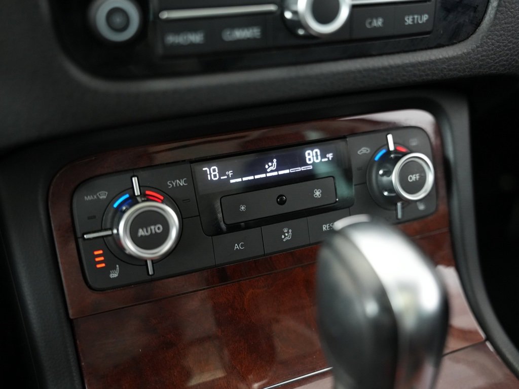 Used 2013 Volkswagen Touareg VR6 image 26