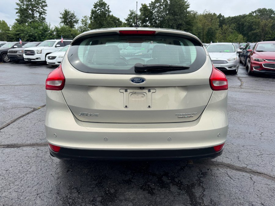 Used 2016 Ford Focus Titanium w/ Titanium Technology Package FWD image 4