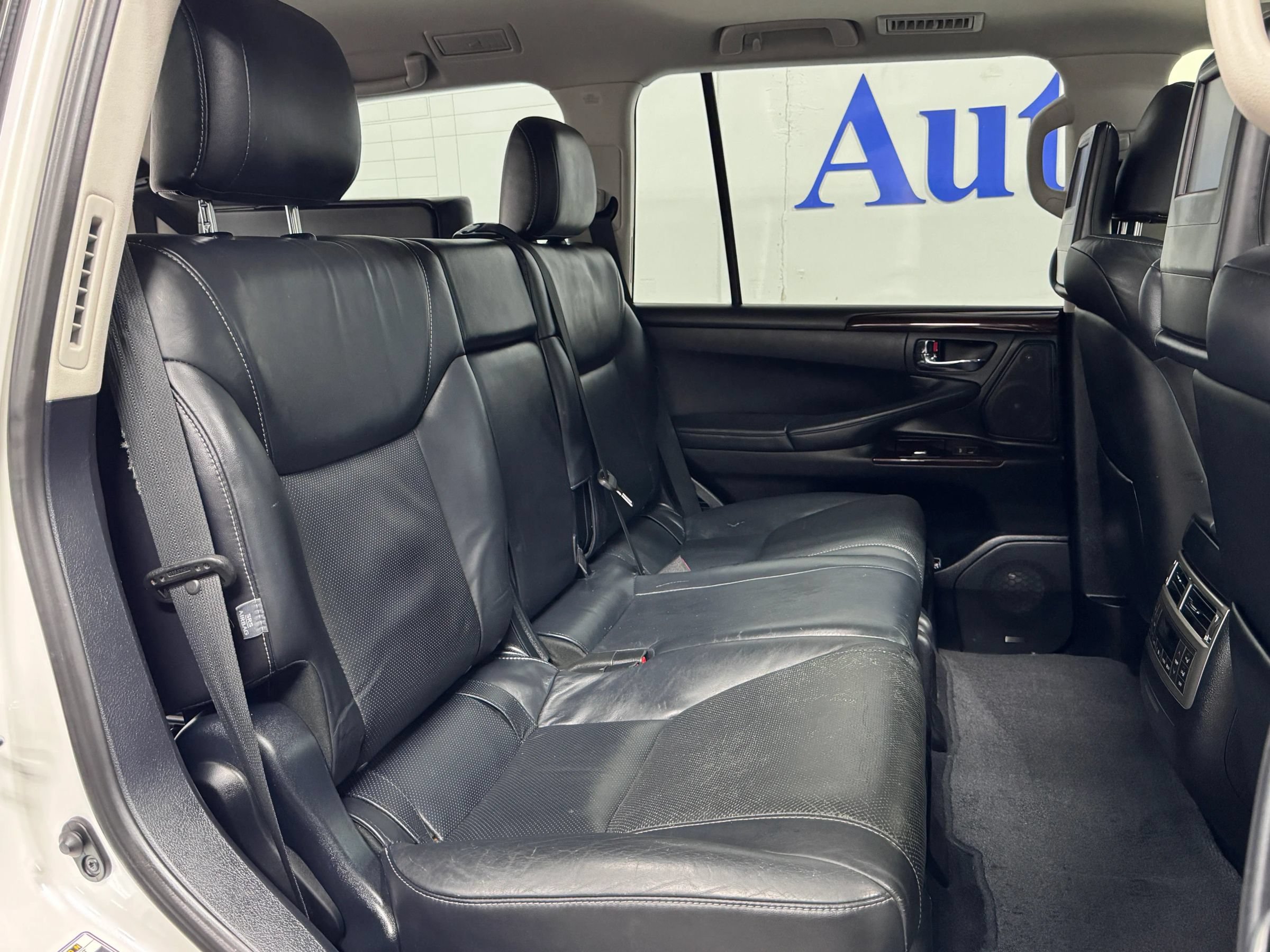 Used 2015 Lexus LX 570 4WD image 27
