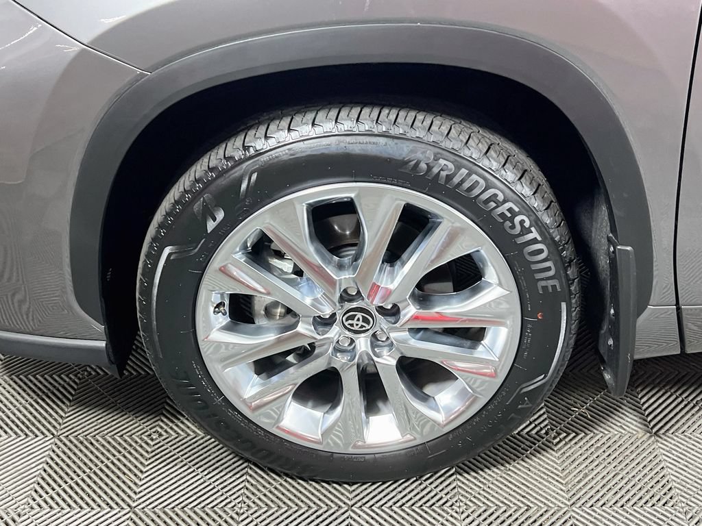 Certified 2026 Toyota Highlander Limited AWD/4WD image 33