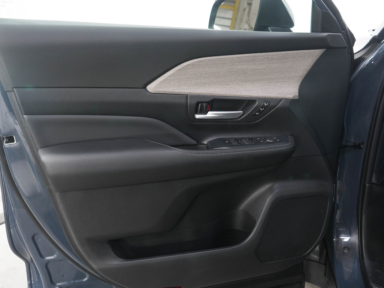 Used 2024 Toyota Grand Highlander AWD image 23