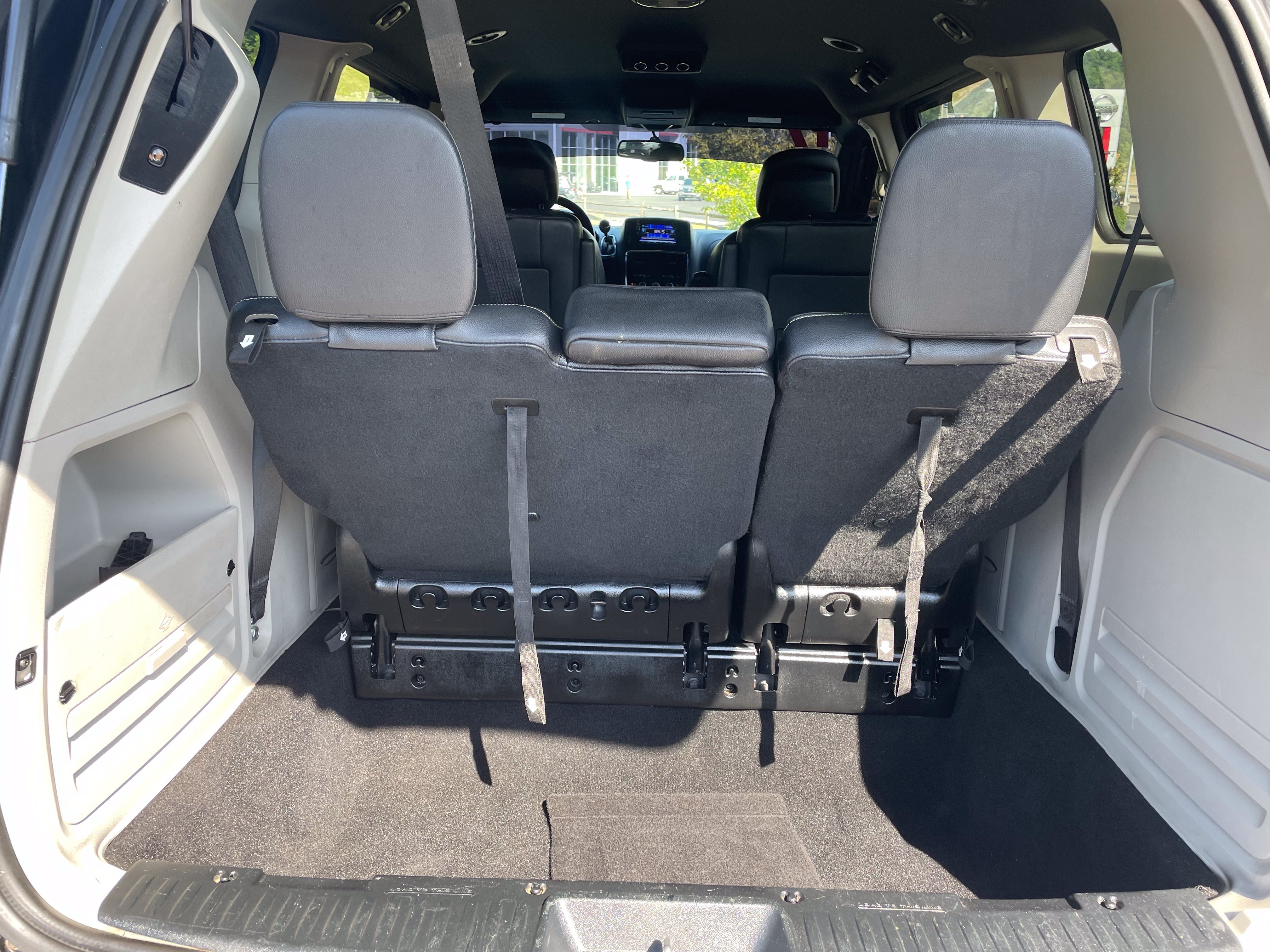 Used 2017 Dodge Grand Caravan SXT FWD image 4