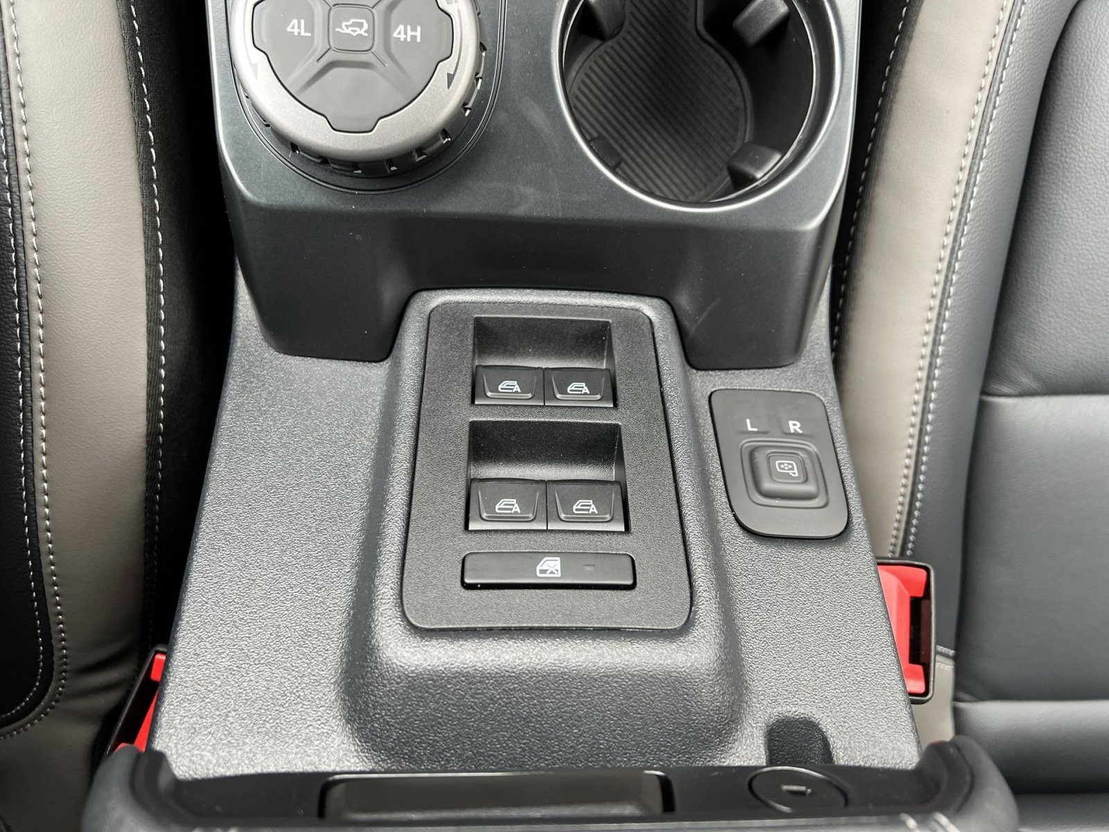 New 2025 Ford Bronco Outer Banks image 14