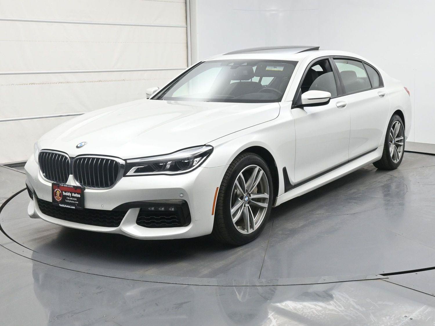 Used 2019 BMW 750i xDrive w/ M Sport Package AWD/4WD image 1