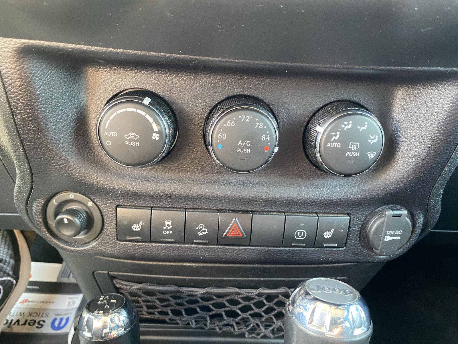 Used 2016 Jeep Wrangler Unlimited Sahara AWD/4WD image 20