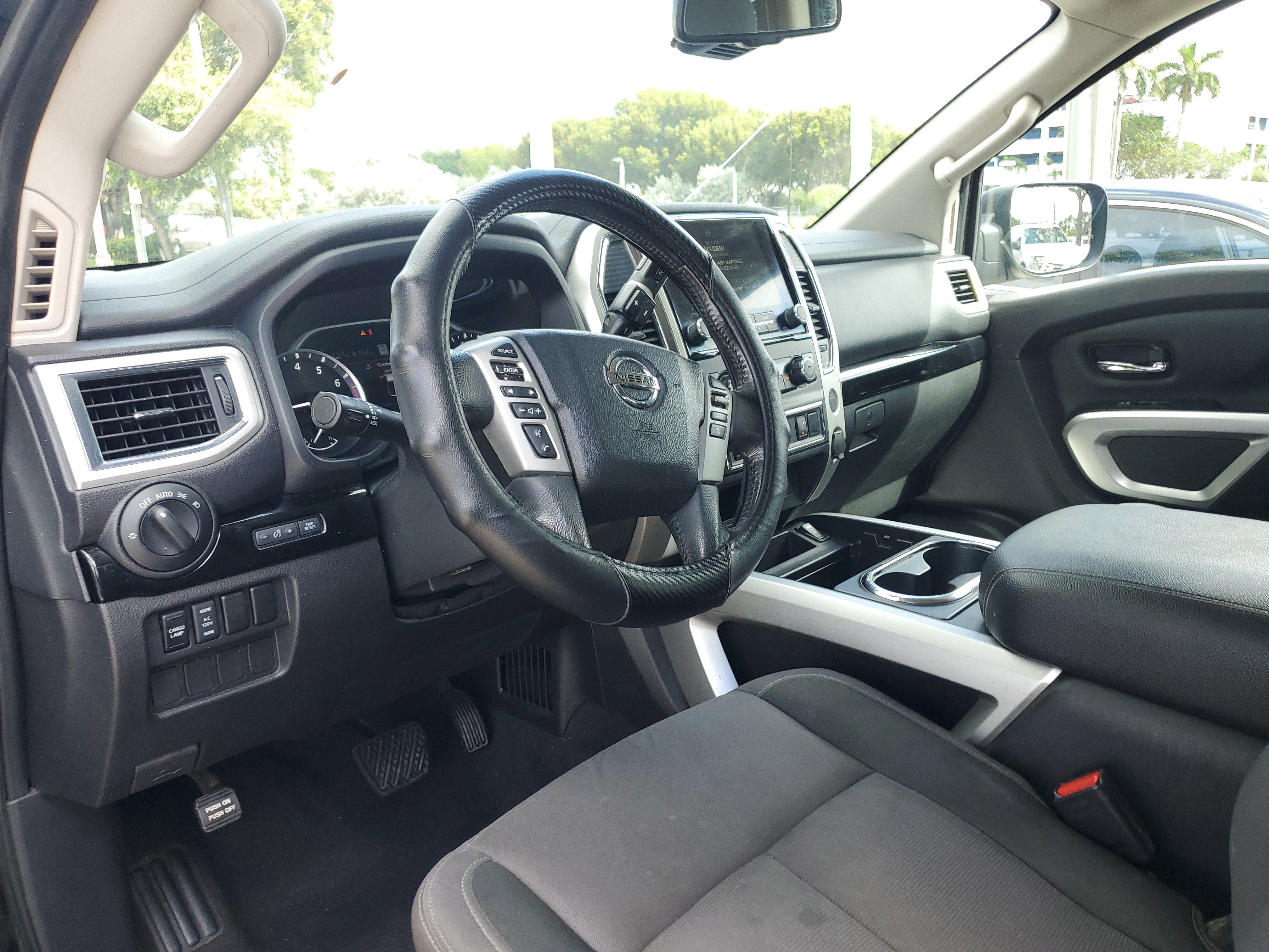 Used 2021 Nissan Titan SV w/ SV Convenience Package RWD image 14