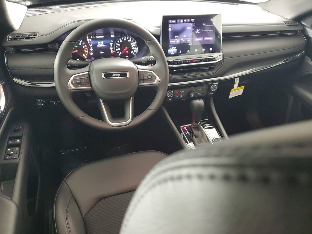 New 2026 Jeep Compass Latitude image 15