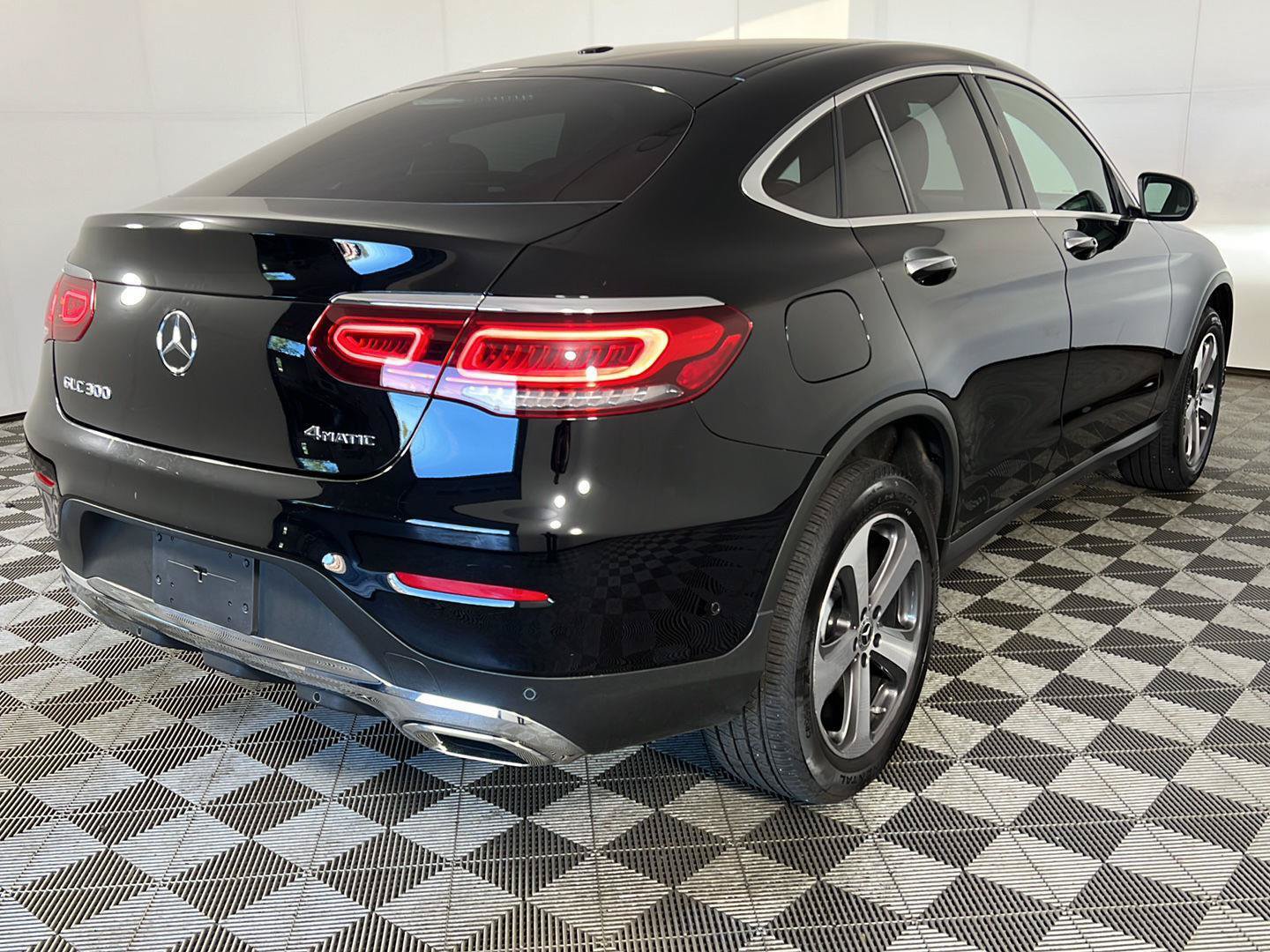 Used 2023 Mercedes-Benz GLC 300 4MATIC Coupe image 19