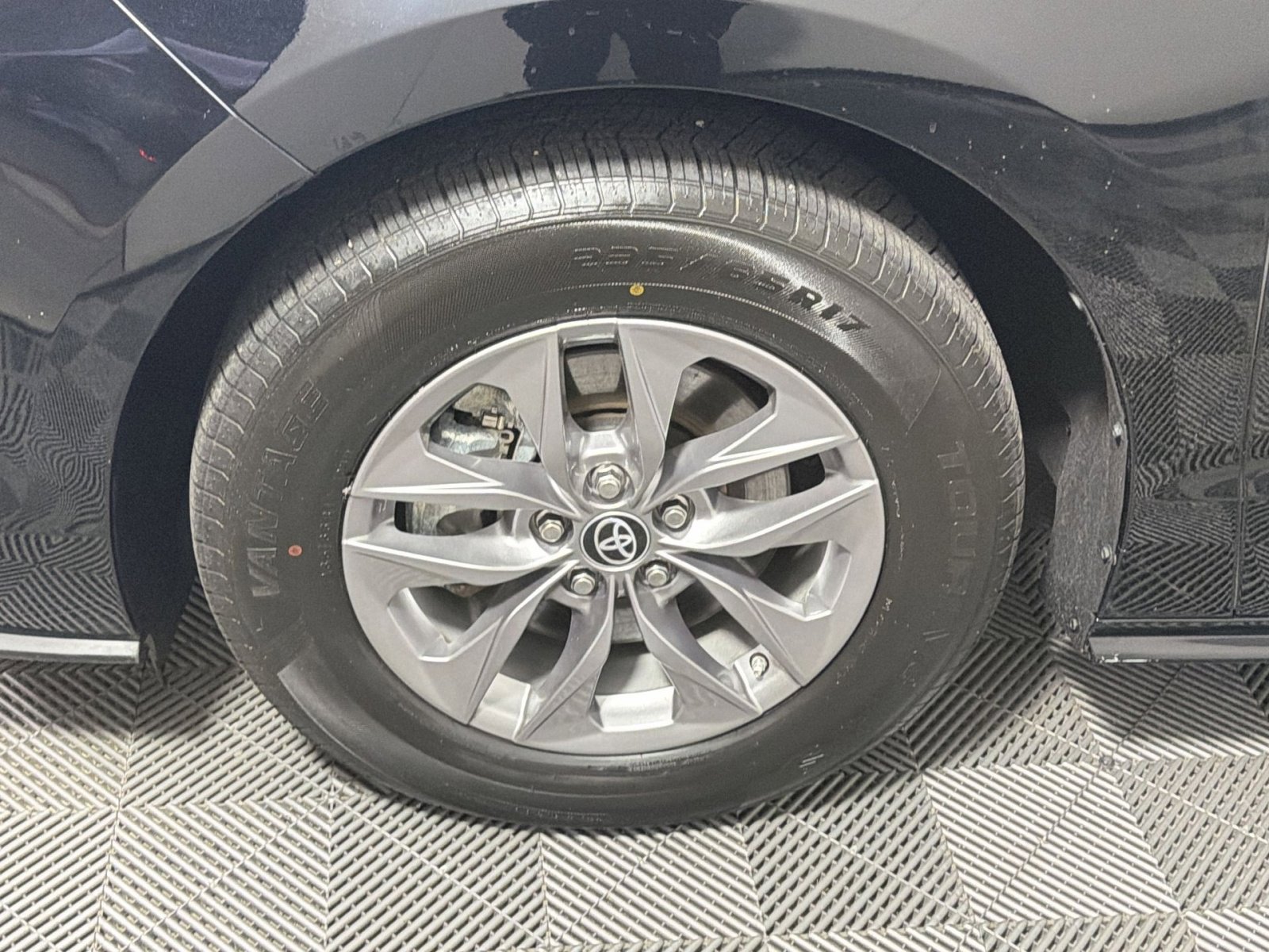 Used 2024 Toyota Sienna LE image 12